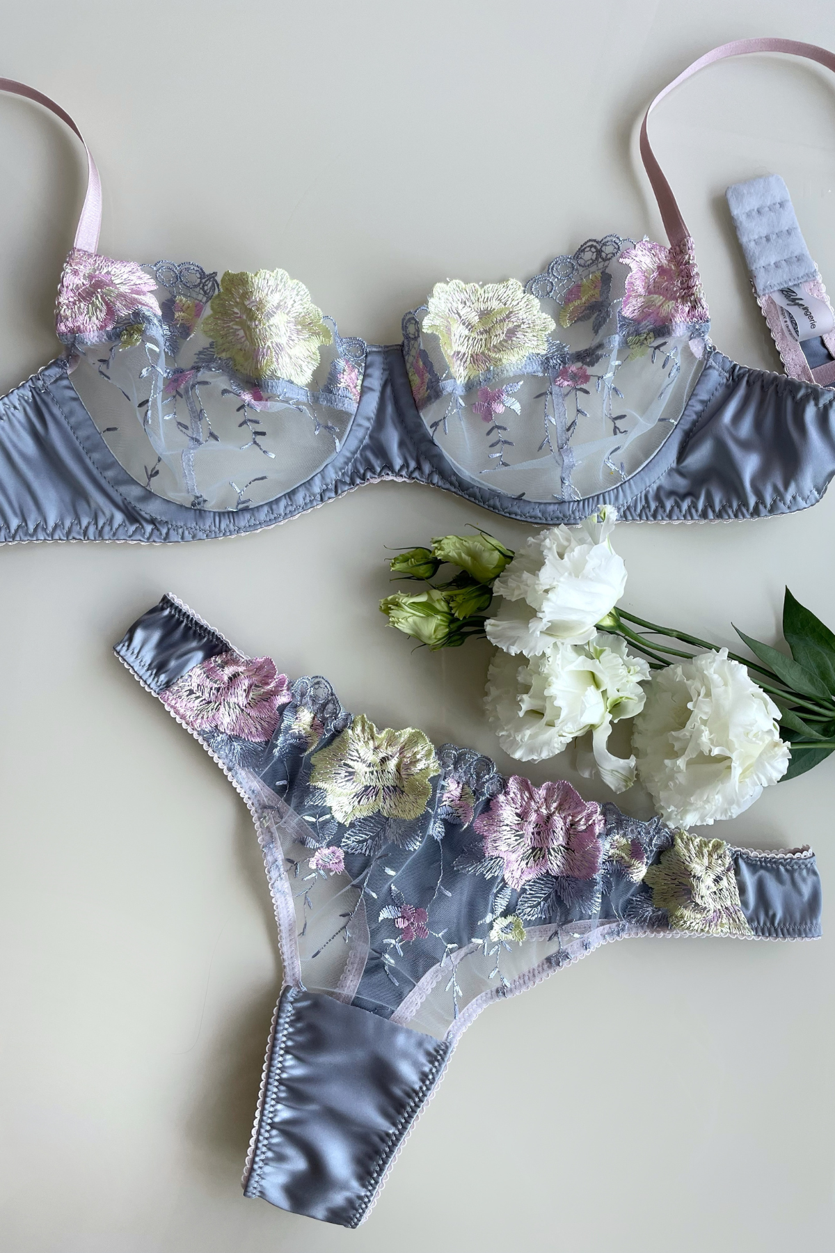 https://angieshowroom.com/cdn/shop/files/Aesthetic.png?v=1687357768