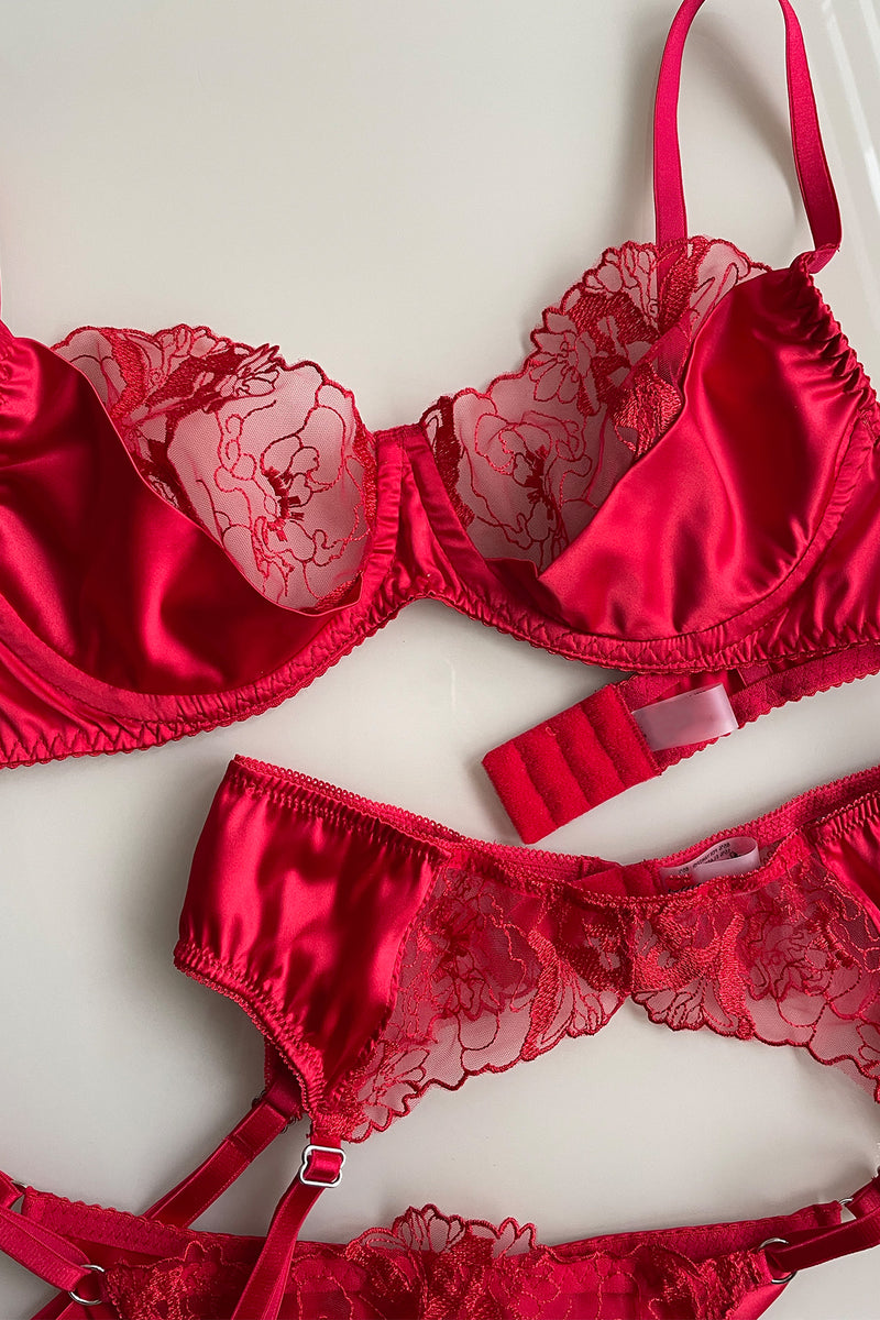 Pour Moi Amour lingerie set in black and red