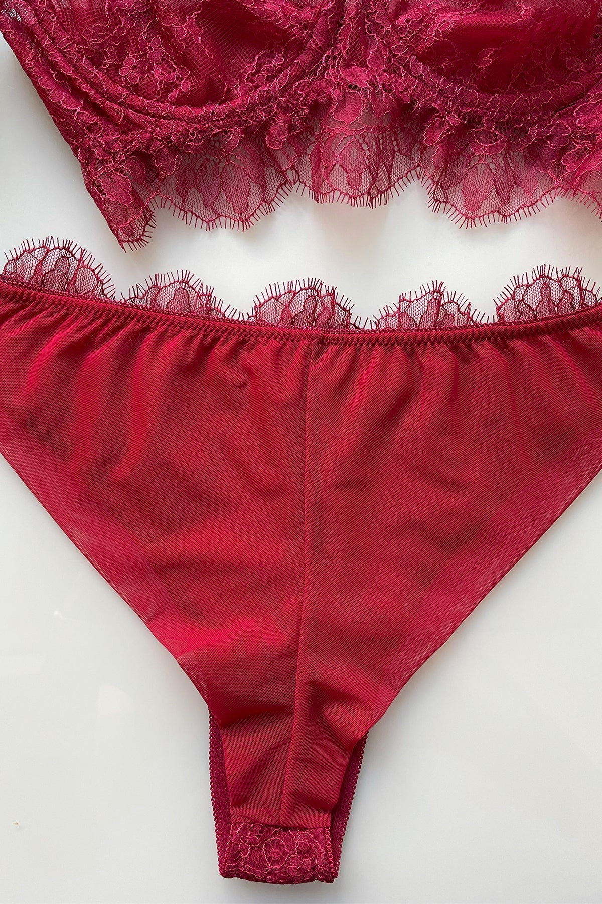 Lingerie set of lace Underwire Bra and Thong Bottom, Burgundy - Lida